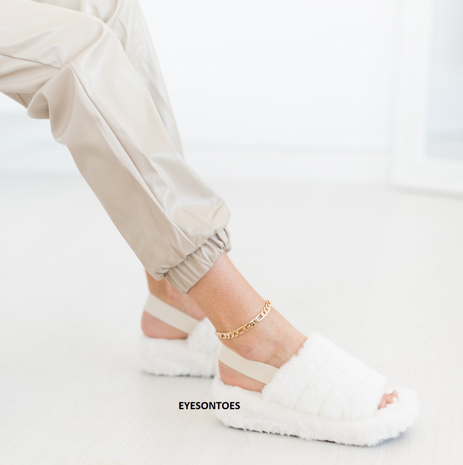 Women's Fluffy Real Fur Beach Slides Transparent Jelly Flip Flop Slippers main image 1